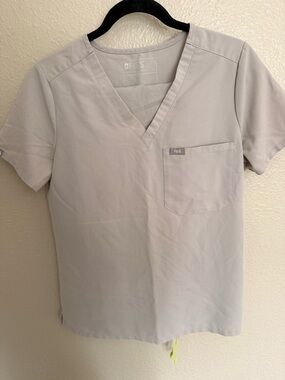 Figs Women's Set: V-Neck Scrub Top and Pants in Light Gray